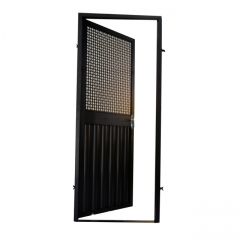 Porta metálica com aro semi telada
